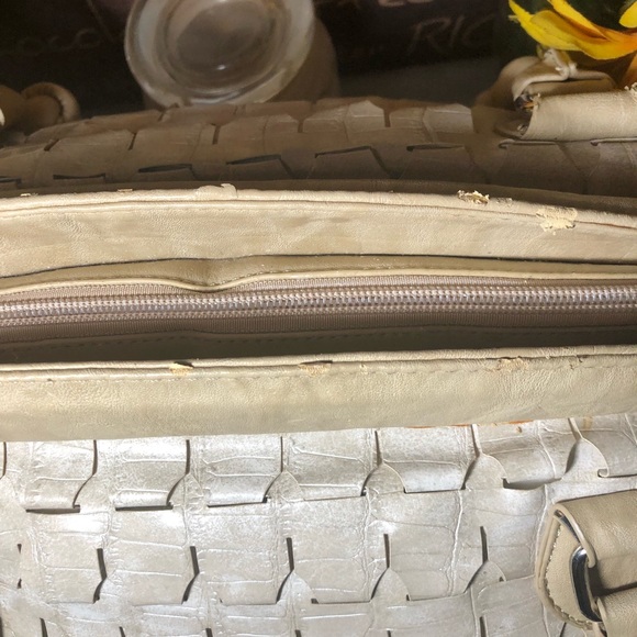 Galian Shoulder Bag - Picture 4 of 8